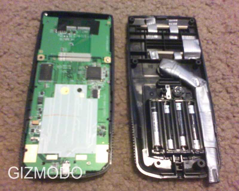 Illustration for article titled Dude Puts a Pipe in a TI-83 Calculator; Calculator Still Works